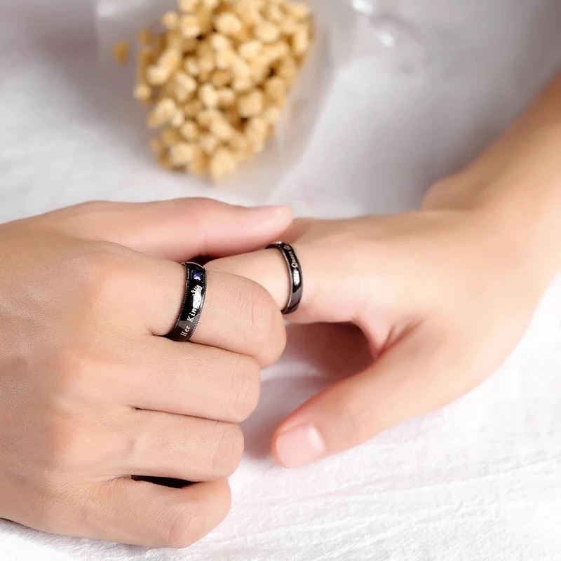 Ring Her King - Zwart / 65mm